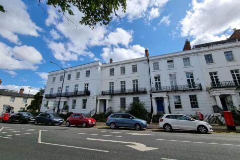 2-bed flat on Flat 3, 3 Clarendon Square, Leamington Spa, £1,900/mo