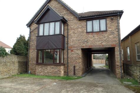 Studio flat on Albert Road, £1,200/mo
