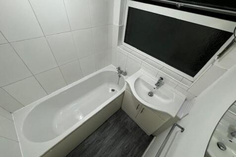 bathroom 1.jpg