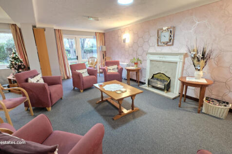 COMMUNAL LOUNGE AREA