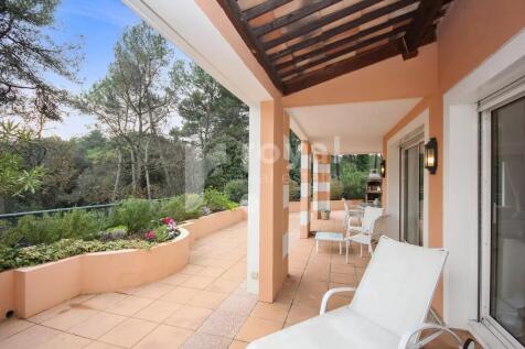 Large terrace family villa with view ¿ Royal Mou