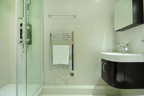 Bathroom2.JPG