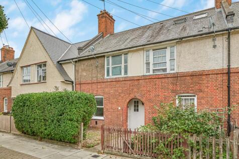 2-bed terraced on Lessingham Avenue, London, SW17, £2,500/mo