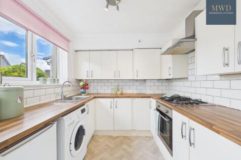 Maybole Crescent, Newton Mearns, G77 photo 3