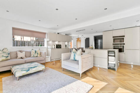 Kitchen/ Family Room