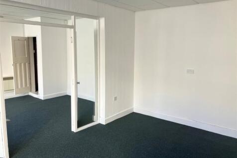 6-7 Hauley Road - pic 3.jpg