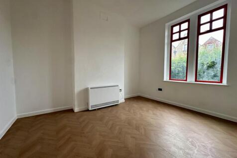 33 Marshfield Road, Chippenham photo 4