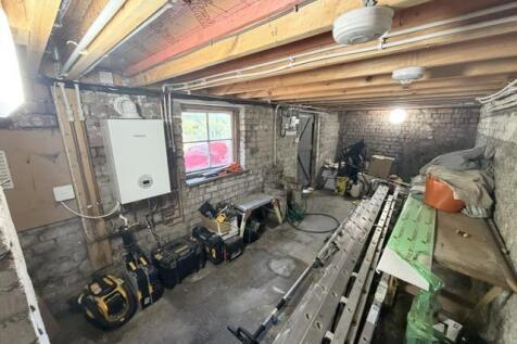 Workshop / Garden room / Celler