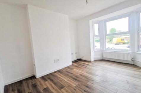 OPEN PLAN LOUNGE DINER