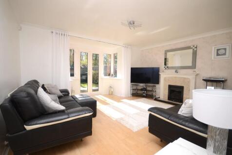 Spacious living room