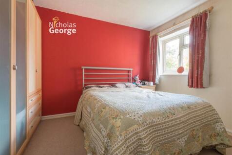 Wawick court 6 bed2.jpg