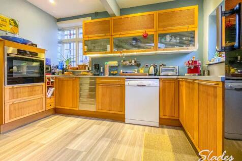 25 pine avenue kitch