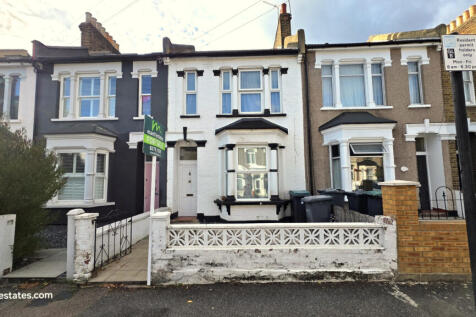3 bed terraced house for sale Glenwood Road, Hari