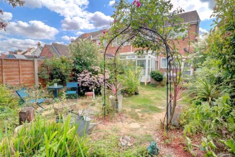 Rear Garden 2.jpg
