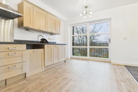 CAM03729G0-PR0176-STILL007