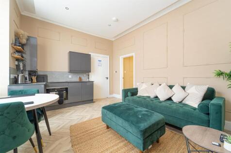 Lounge/Kitchen