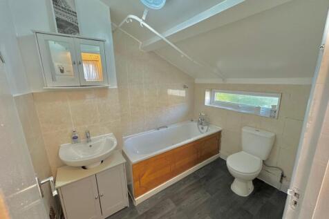 Lea Bridge Road, photo 3