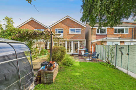 CAM02909G0-PR0484-STILL024