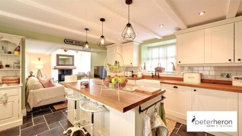 Kitchen &amp; Dining Area