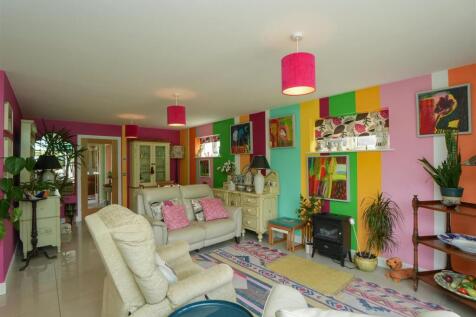 Open Plan Dining Kitchen / Living Area