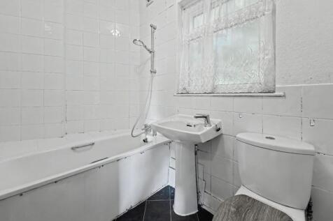 2b Woodside Gardens, Tottenham, London N17 6UY