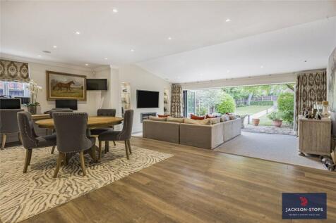 Sitting/Dining Room
