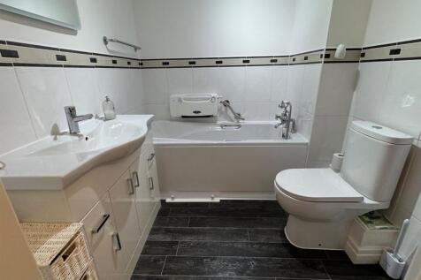 BATHROOM/WC