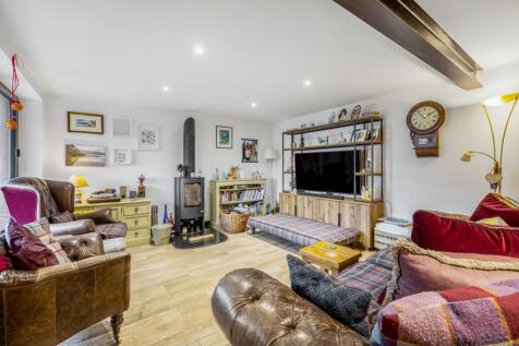 Flat 6 9 Cross O'Cliff Hill-9
