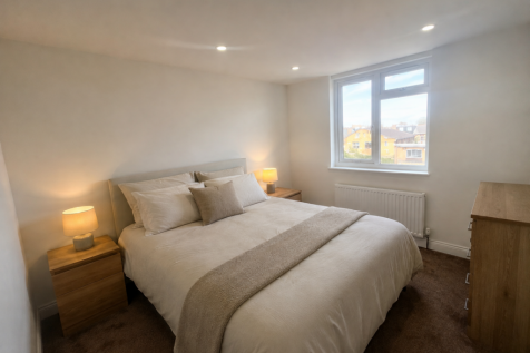 Primrose Avenue, Romford, Essex, RM6 photo 5