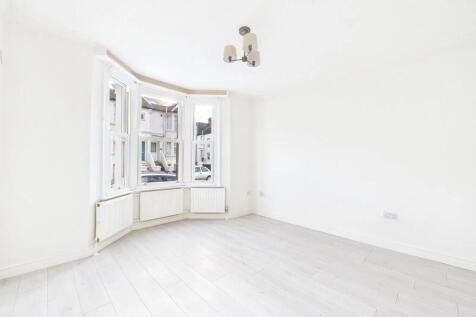 Lounge-bedroom_17...
