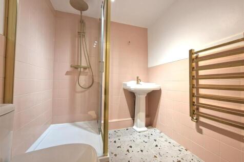 Bathroom 1.jpg