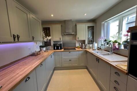 Kitchen 1.jpg