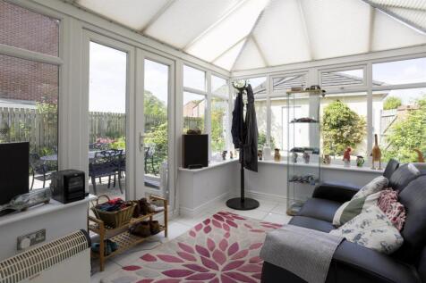 7_Driffield Avenue_16.jpg