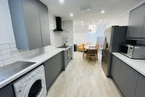 6 Bedroom Semi-Detached House (HMO)