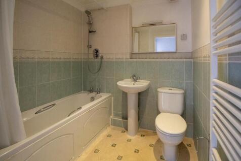 17 Kings Gate - Bathroom.jpg