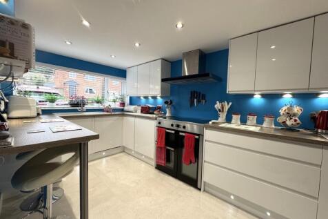 Fitted Kitchen/Breakfast Room