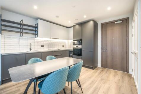 Astell Road, London, SE3 photo 3