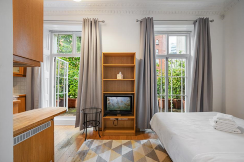 Studio to Let, Bloomsbury, London