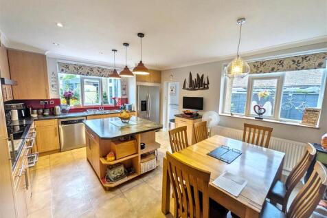 Kitchen / dining room