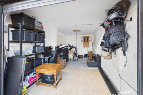 CAM03218G0-PR1188-STILL001