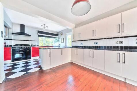 Stunning Detached Property - Central Wells photo 2