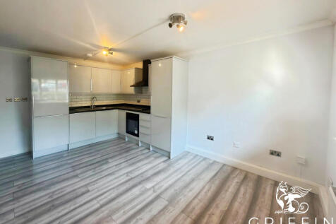 Wingrove Drive, Purfleet-On-Thames, RM19 photo 3