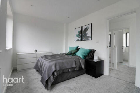 Dunspring Lane, ILFORD photo 4