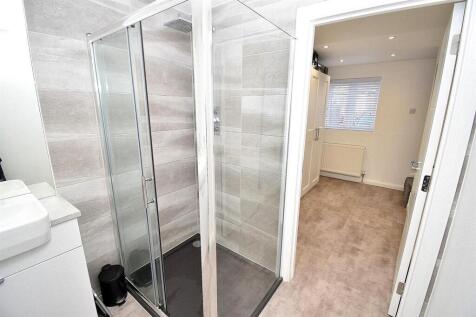 ENSUITE TO DRESSING ROOM.JPG