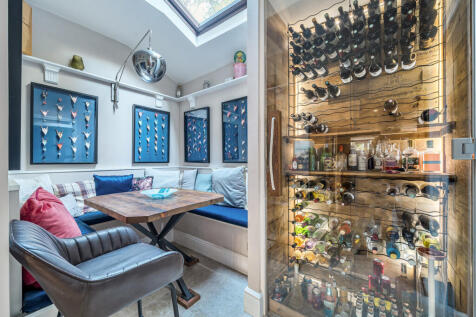 1370362-7-68ffa71...