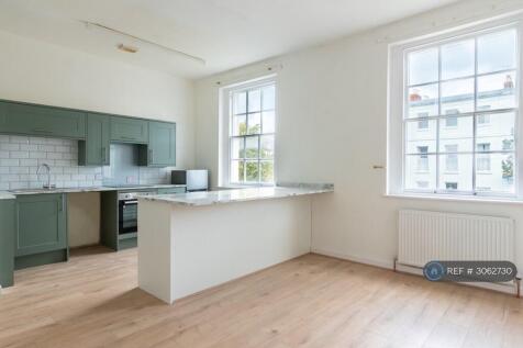1-bed flat on London Road, Cheltenham, GL52, £1,300/mo