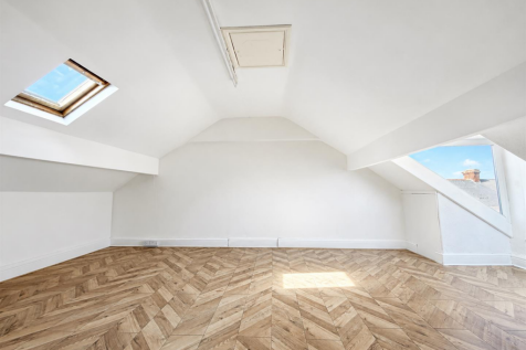 ATTIC / BEDROOM