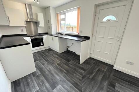 Belle Isle Road, Leeds, LS10 photo 4