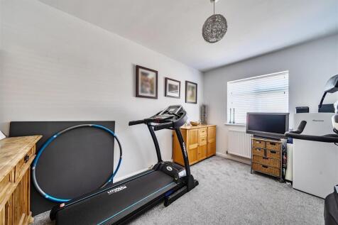 Kenilworth Drive - Bed 5.jpg
