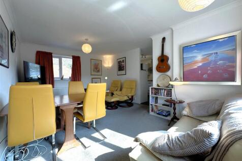 Dual-Aspect Lounger/Diner 273